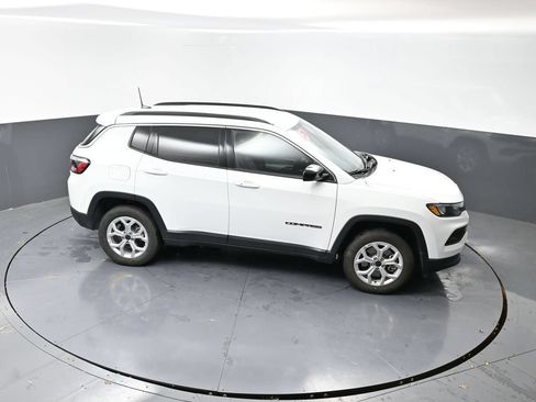 Used 2025 Jeep Compass Latitude AWD/4WD image 13