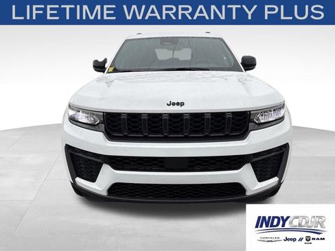 New 2026 Jeep Grand Cherokee 4WD image 2
