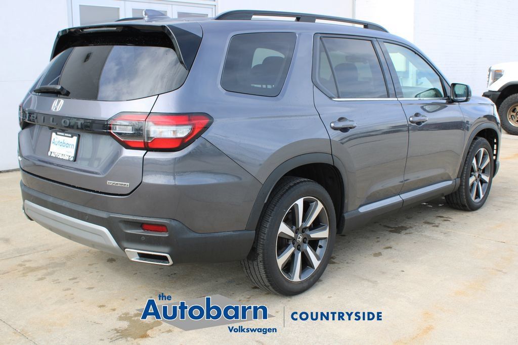 Used 2023 Honda Pilot Touring image 6