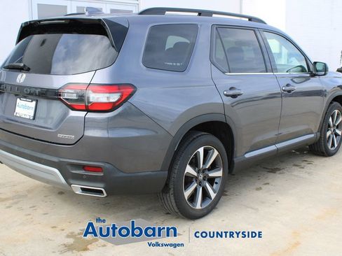 Used 2023 Honda Pilot Touring image 6