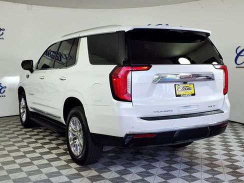Used 2024 GMC Yukon SLT image 2