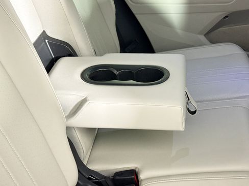 Used 2024 Volkswagen Tiguan SE R-Line image 39