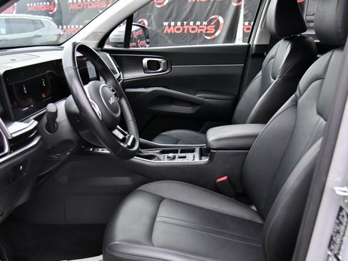 Used 2025 Kia Sorento S image 18