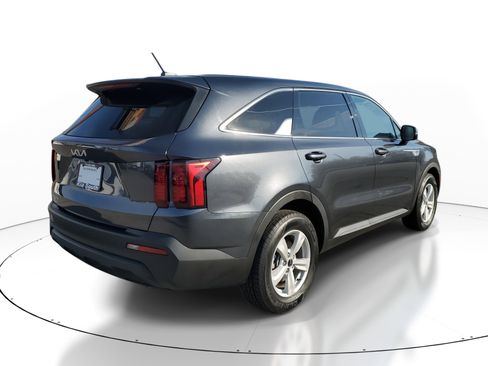 Used 2023 Kia Sorento LX image 6