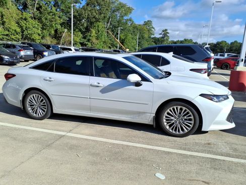 Used 2020 Toyota Avalon Limited FWD image 10