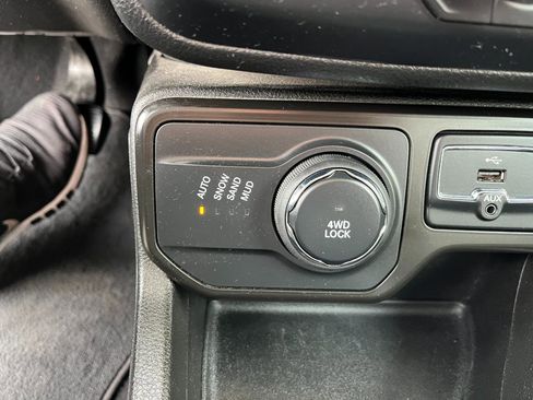 Used 2021 Jeep Renegade Latitude w/ Luxury Group I AWD/4WD image 20