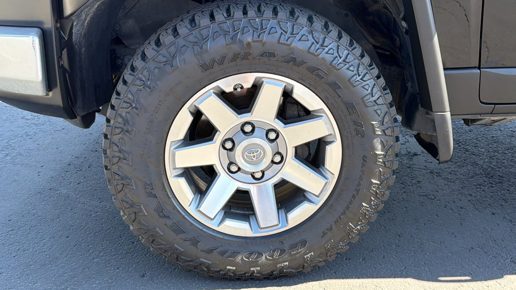 Used 2014 Toyota FJ Cruiser 4WD w/ Upgrade Package image 9