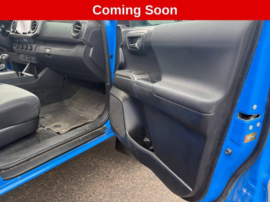 Used 2021 Toyota Tacoma TRD Off-Road w/ Technology Package AWD/4WD image 9