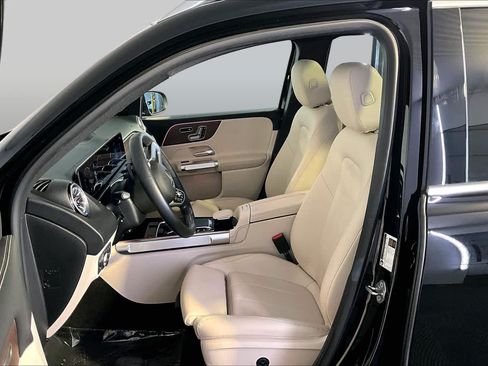 Certified 2023 Mercedes-Benz GLB 250 4MATIC image 9
