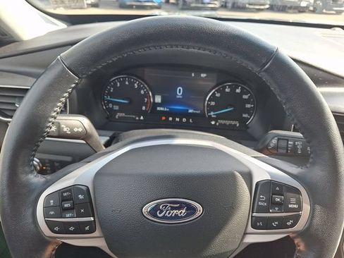 Used 2022 Ford Explorer XLT w/ Equipment Group 202A AWD/4WD image 19