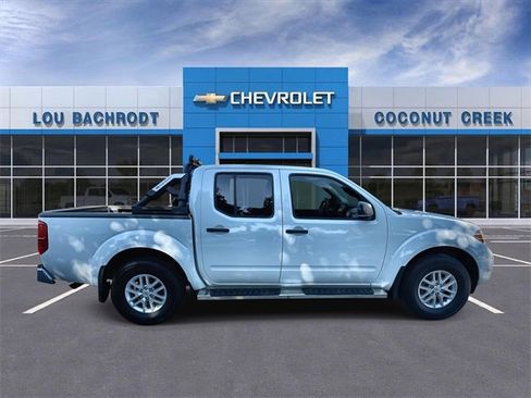 Used 2017 Nissan Frontier SV image 9