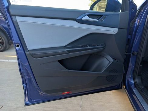 Used 2024 Volkswagen Taos SE image 22