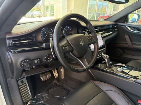 Used 2023 Maserati Quattroporte Modena image 12
