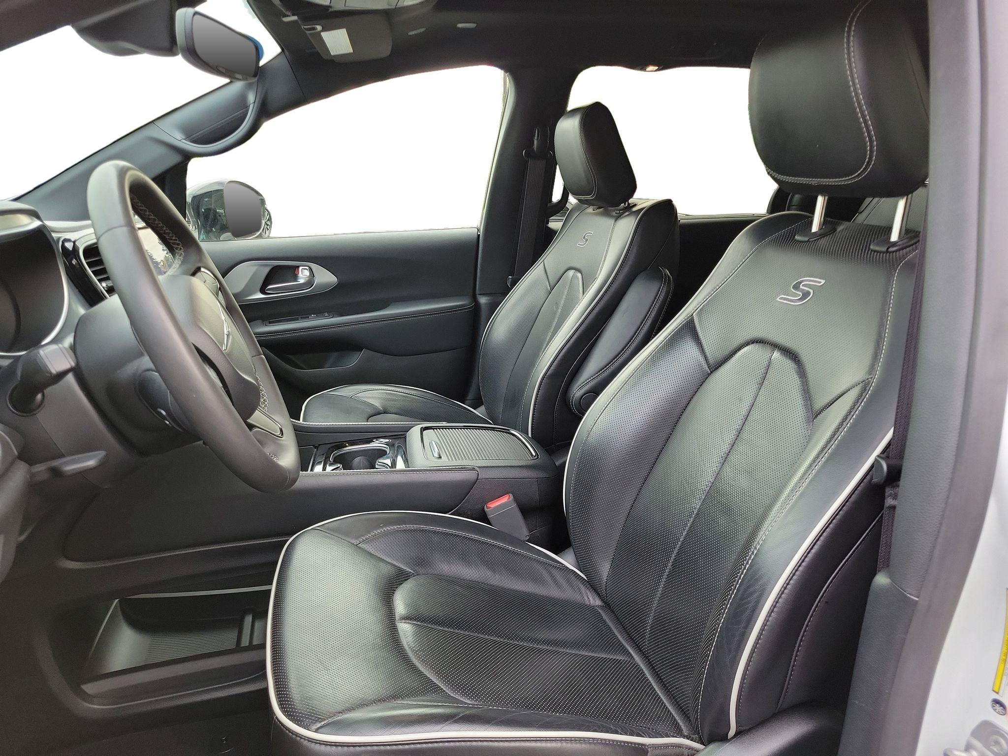 Used 2025 Chrysler Pacifica Limited FWD image 5