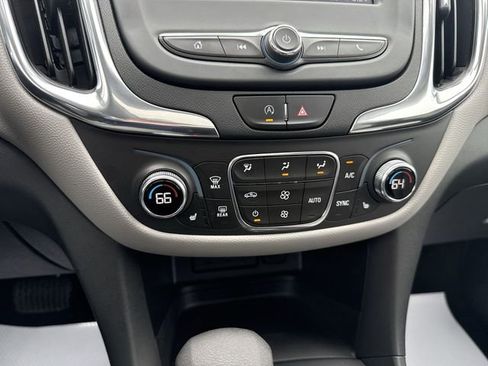 Used 2022 Chevrolet Equinox LT FWD image 19