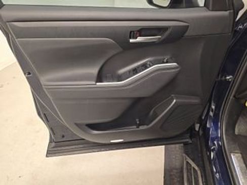 Used 2023 Toyota Highlander XSE FWD image 8