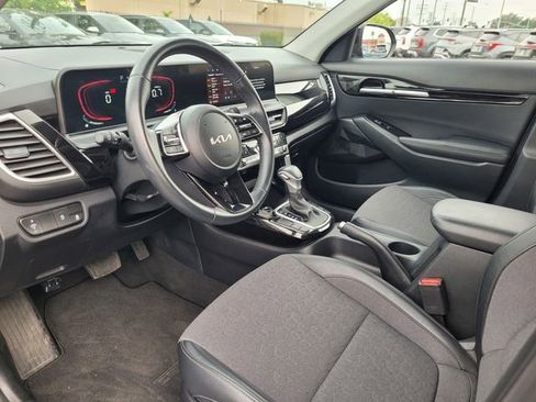 Used 2025 Kia Seltos S image 12