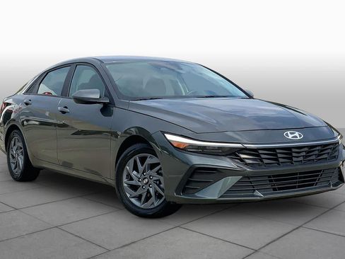 Used 2024 Hyundai Elantra SEL FWD image 3