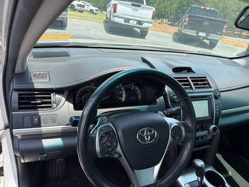 Used 2014 Toyota Camry SE FWD image 8