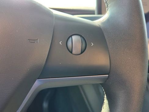 Used 2023 Tesla Model Y Long Range AWD/4WD image 22