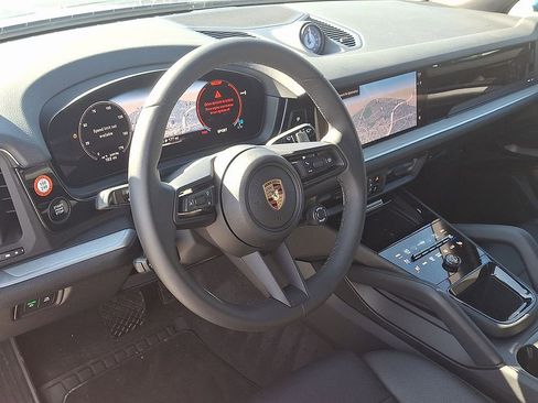 Used 2025 Porsche Cayenne E-Hybrid image 4
