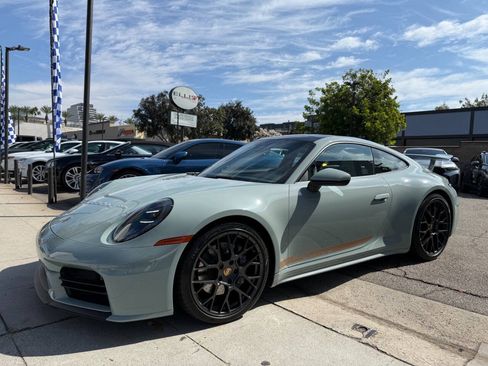 Used 2025 Porsche 911 Carrera RWD image 10
