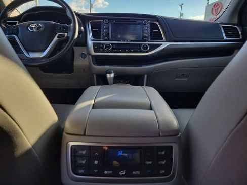 Used 2019 Toyota Highlander Limited image 13