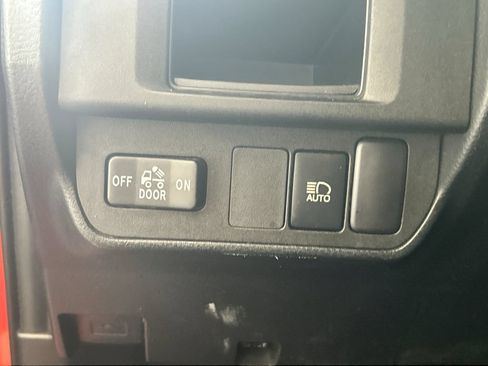 Used 2018 Toyota Tacoma SR5 RWD image 14