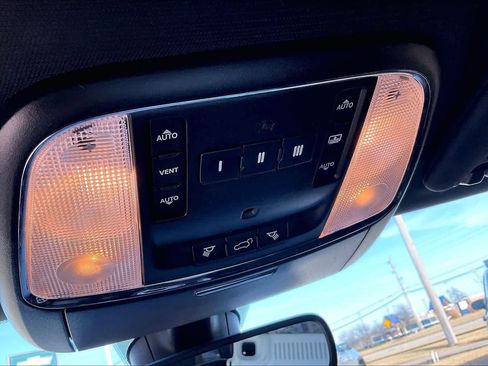 Used 2019 Jeep Grand Cherokee Overland image 32