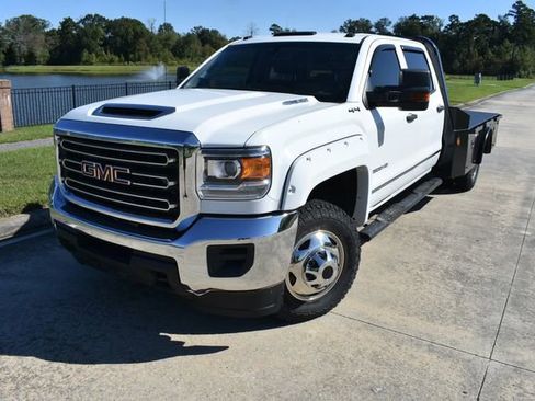 Used 2018 GMC Sierra 3500 4x4 Crew Cab w/ Sierra Convenience Package image 2