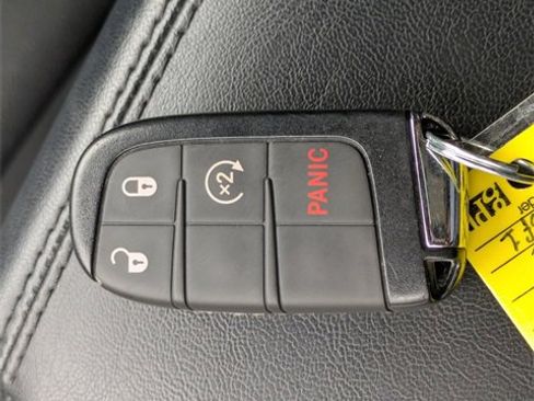 Used 2024 Jeep Compass Latitude image 35