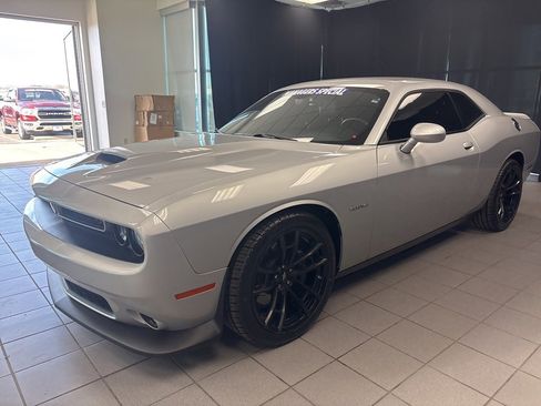 Used 2022 Dodge Challenger R/T w/ Plus Package image 6