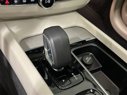 Certified 2024 Volvo XC60 T8 Plus w/ Protection Package Premier AWD/4WD image 17