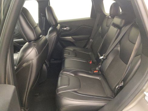 Used 2020 Jeep Cherokee Latitude Plus AWD/4WD image 18