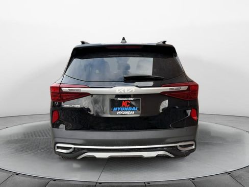 Used 2022 Kia Seltos EX image 4