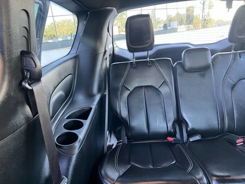 Used 2023 Chrysler Pacifica Touring-L w/ S Appearance Package image 46