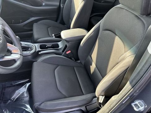 Used 2018 Hyundai Elantra GT image 15