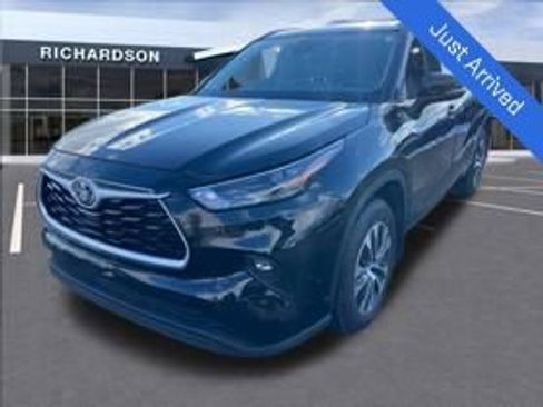 Used 2022 Toyota Highlander XLE image 1