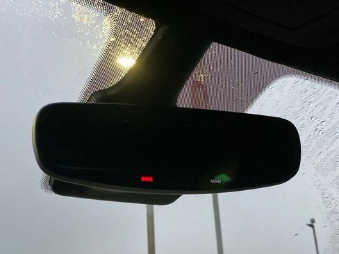 Used 2025 Chrysler Pacifica Select image 25