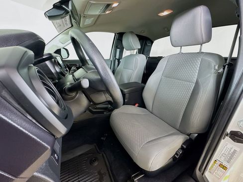 Certified 2022 Toyota Tacoma SR image 10