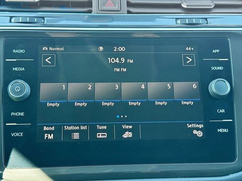 Used 2020 Volkswagen Tiguan SE image 18