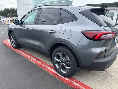 Used 2025 Ford Escape ST-Line AWD/4WD image 2