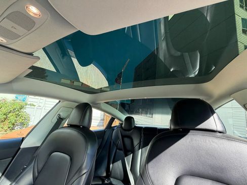 Used 2022 Tesla Model 3 Long Range AWD/4WD image 37