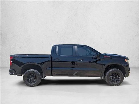 Used 2024 Chevrolet Silverado 1500 LT Trail Boss w/ Convenience Package II AWD/4WD image 4