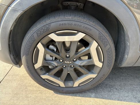 Used 2023 Kia Telluride EX w/ EX Captain's Chair Package FWD image 10