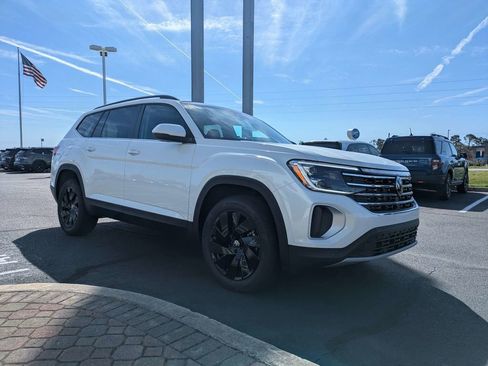 New 2026 Volkswagen Atlas SE FWD image 3