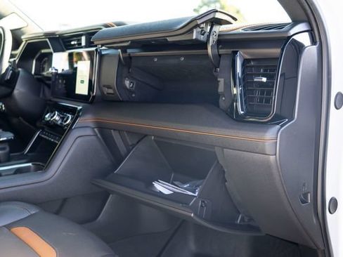 Certified 2025 GMC Sierra 1500 AT4 w/ AT4 Premium Package AWD/4WD image 59