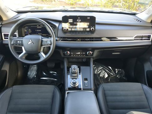 Used 2024 Mitsubishi Outlander SE Black Edition image 15