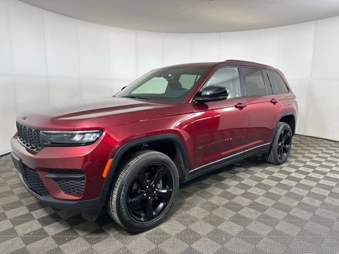 Used 2023 Jeep Grand Cherokee Altitude image 7