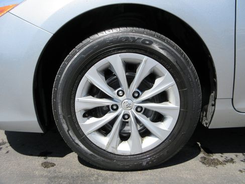 Used 2017 Toyota Camry LE FWD image 18